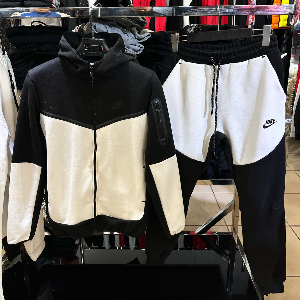 NIKE TECH FLEECE - ΣΕΤ ΦΟΡΜΕΣ 2024
