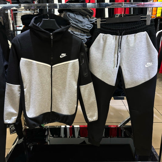 NIKE TECH FLEECE - ΣΕΤ ΦΟΡΜΕΣ 2024